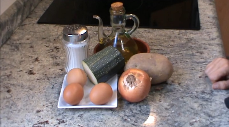 Cómo hacer la tortilla de patata y calabacín que vende el Mercadona 