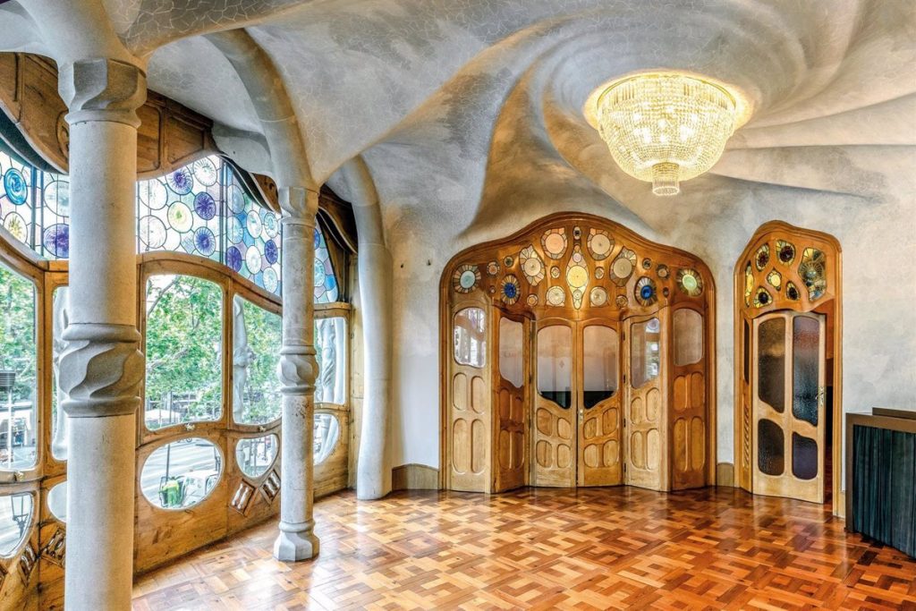 10 secretos de la Casa Batlló de los que no tenías ni idea 61 Un Dragón en la Casa Batlló