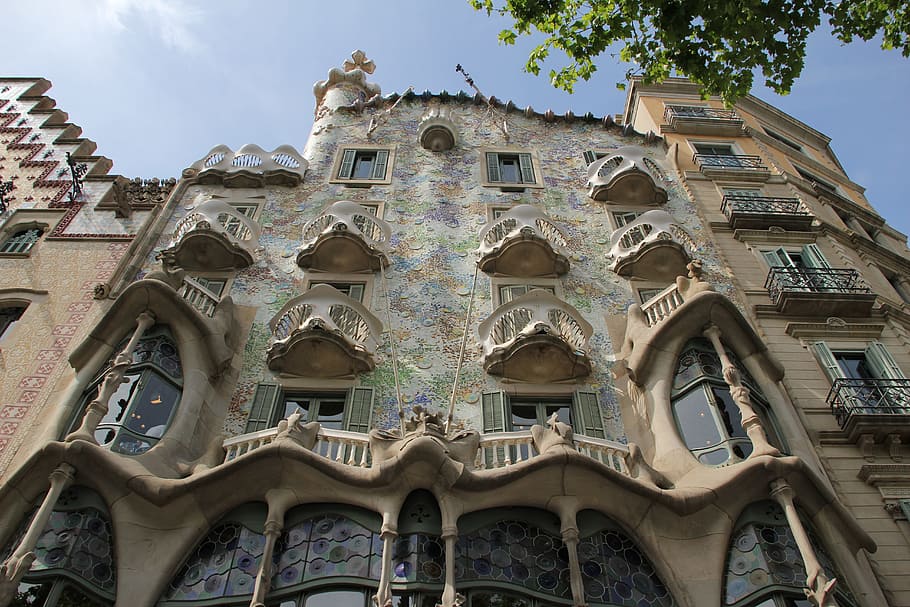 ¿Cuándo Comienza A Formar La Casa Batlló Parte De Todo Esto?