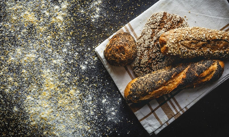 Un Trozo De Baguette Está Completamente Bien