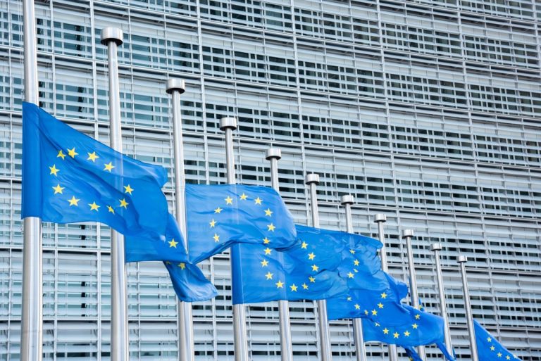Bruselas eleva la previsión de crecimiento de España y reduce la inflación al 4%