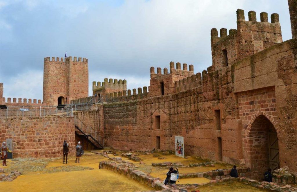 El Pueblo De Jaén Con El Castillo Más Antiguo De España