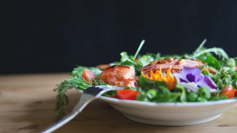 Ensalada de queso y embutido: la espectacular receta para atiborrarte estando a dieta