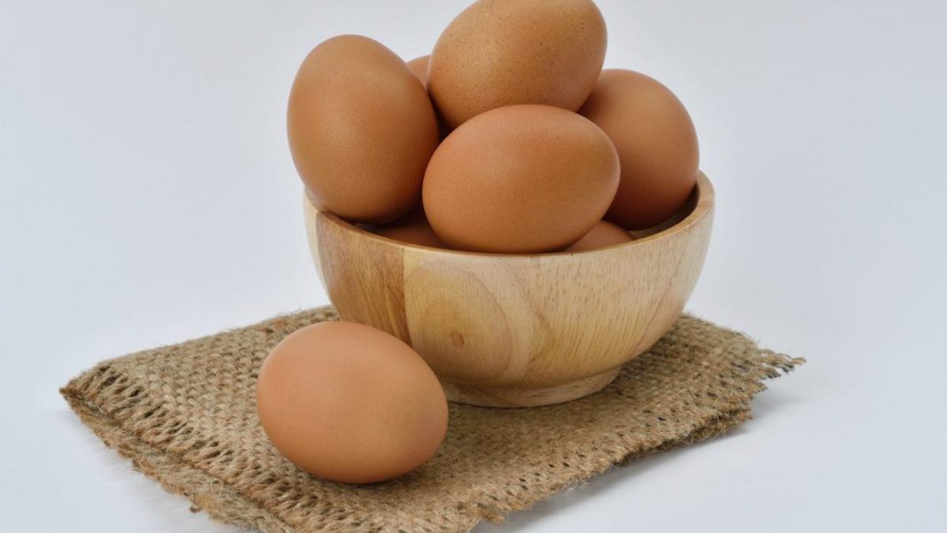 ¿Huevos caducados? El truco para consumirlos sin enfermar