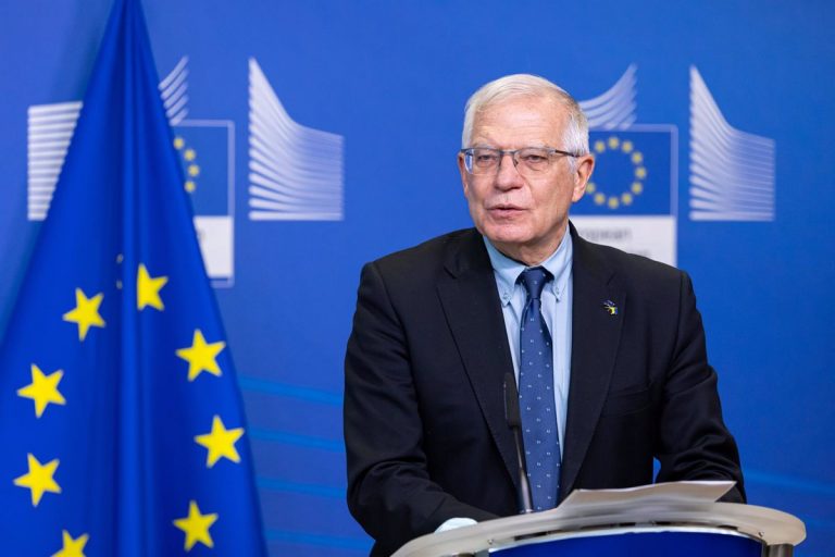 Borrell tacha la ofensiva rusa contra Mariúpol de «crimen de guerra» y plantea sanciones a la energía