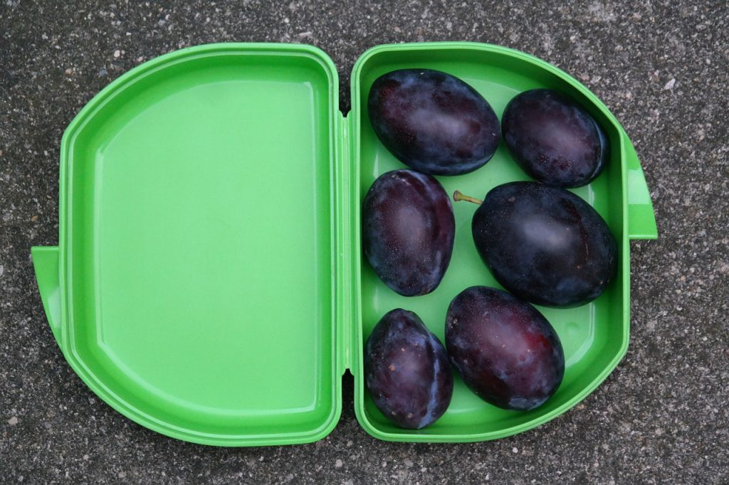 Los alimentos que jamás deberías guardar en recipientes de plástico