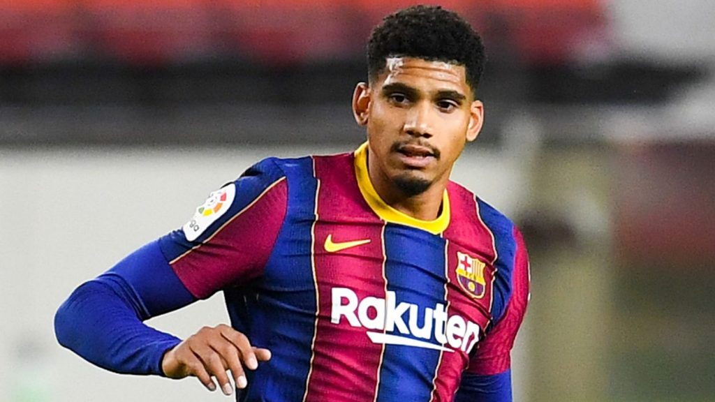 Barcelona: Todos los detalles de la 'tentación' del United a Araújo 126 No sería la primera inversión que hacen por necesidad