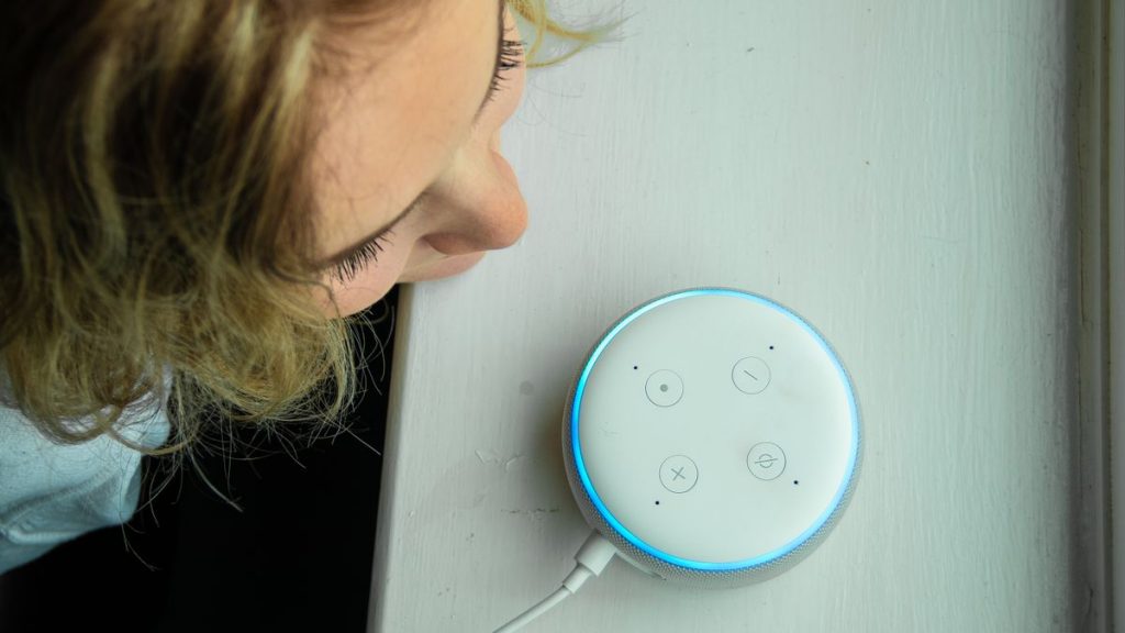 Quién Pone Voz A Alexa, Siri Y El Gps