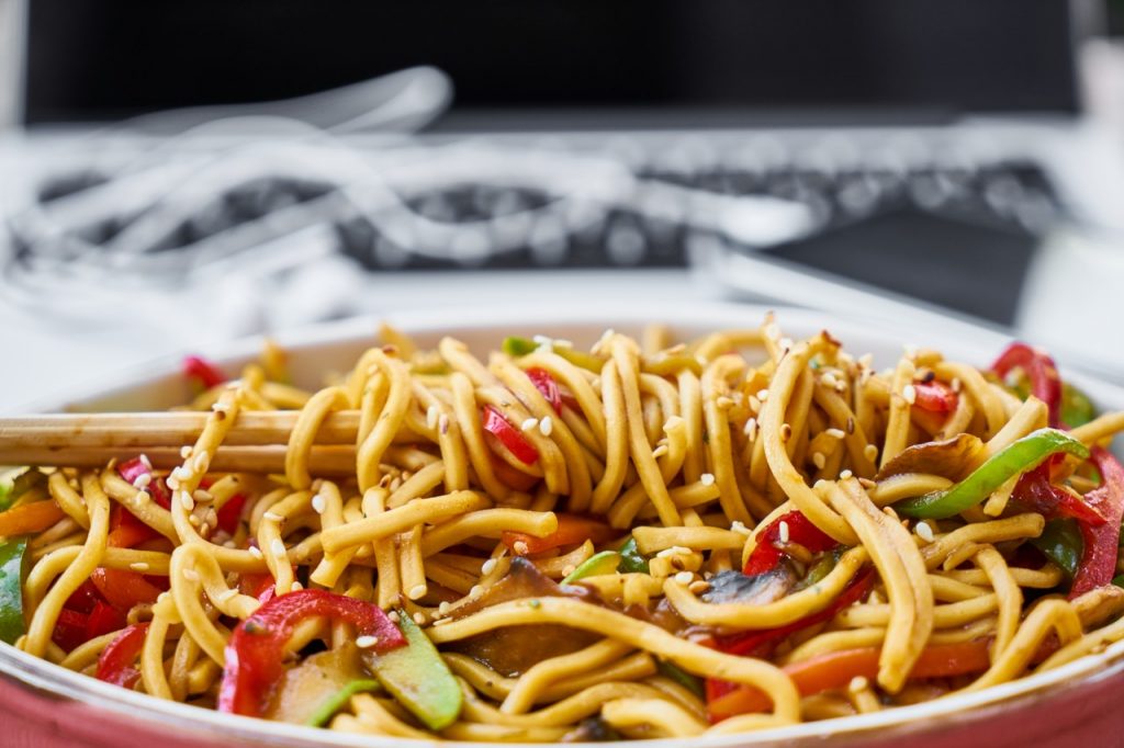 Tallarines Chinos Con Verduras La Receta Que Te Salva Cuando No Tienes Nada Preparado