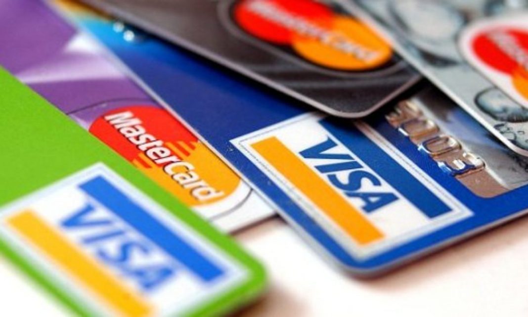 Tarjeta de crédito o de débito: cuál es la mejor para pagar