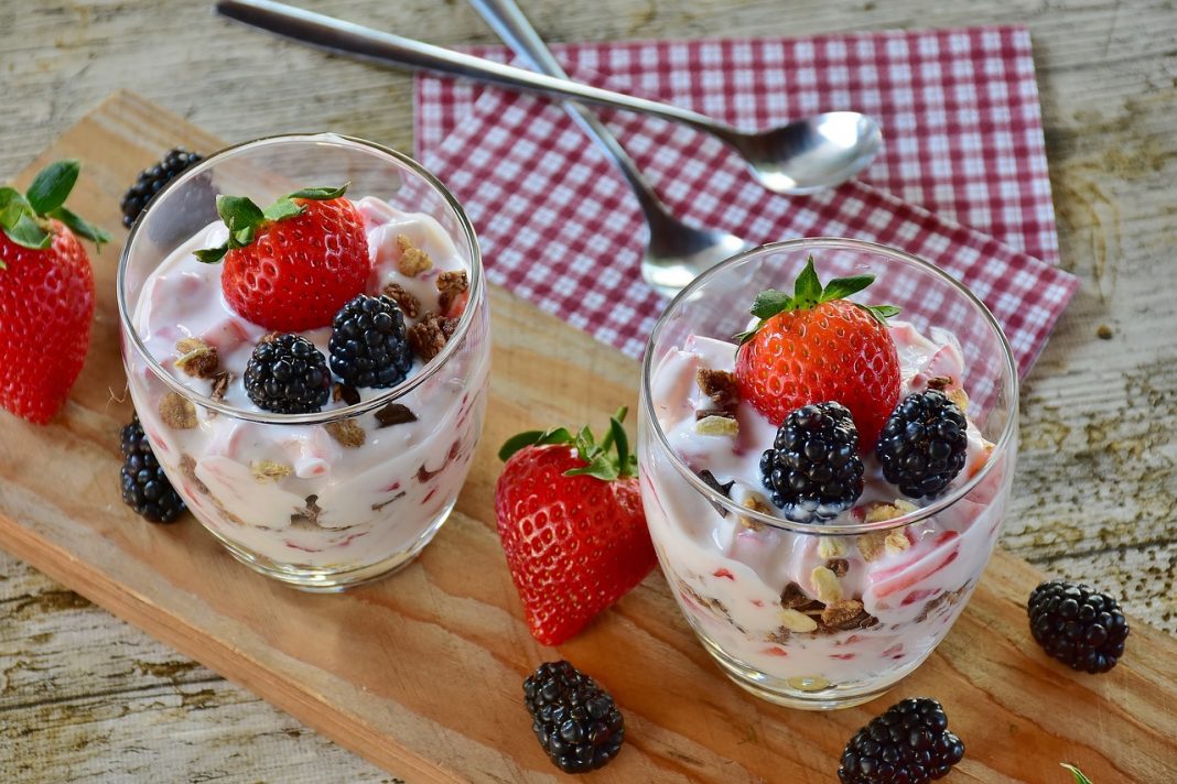 Yogur de fresa cómo hacerlo en casa sin yogurtera