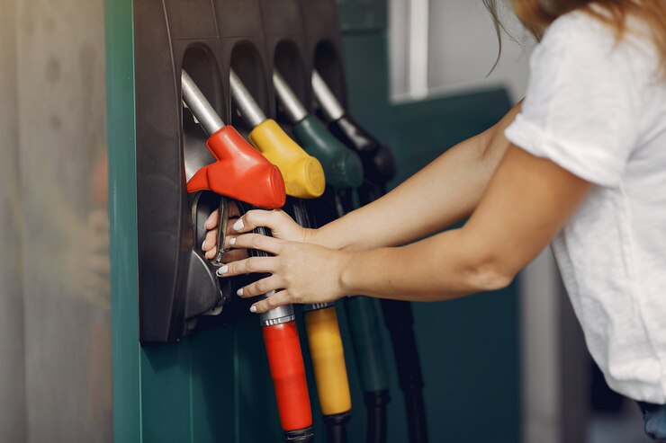 DGT: la multa que te pondrán si haces esto en las gasolineras