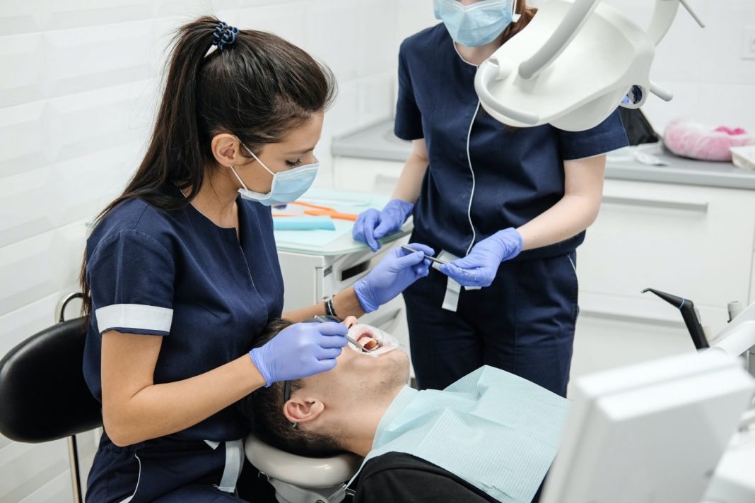 Los peligros de los alineadores dentales que no te cuentan