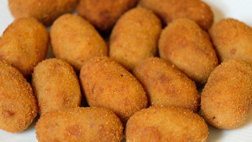 Estas croquetas de pollo no llevan bechamel y están igual de ricas