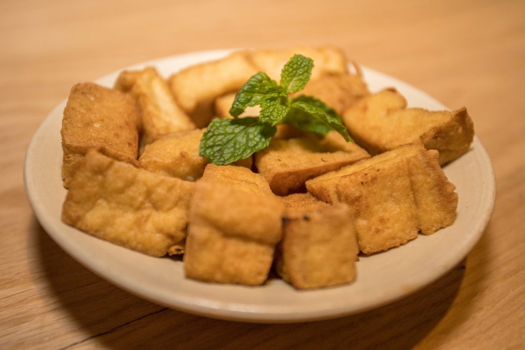 Cómo hacer pan frito para acompañar a la sopa