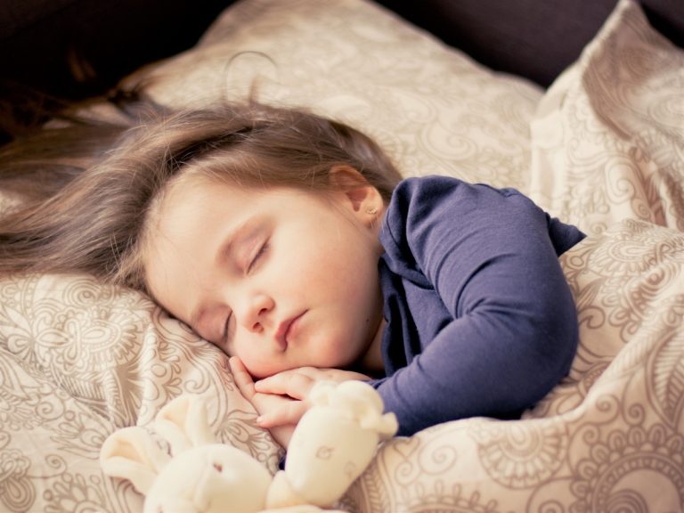 Por qué deberías dormir siempre sobre el lado izquierdo