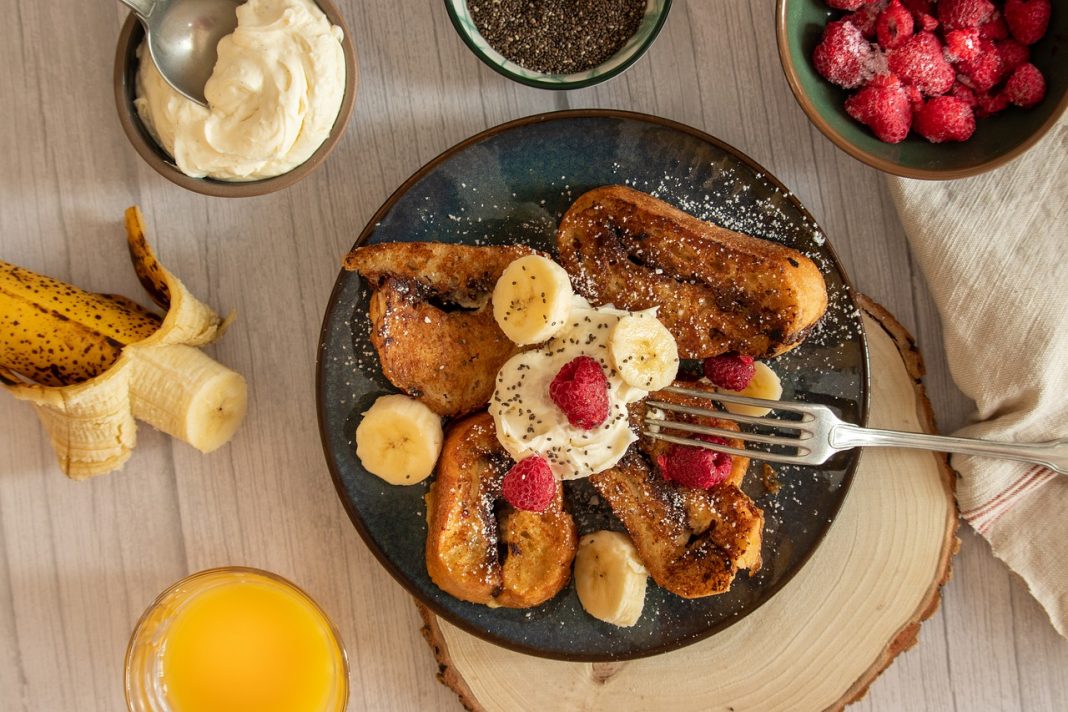 Tostadas francesas: qué llevan y cómo prepararlas para desayunar