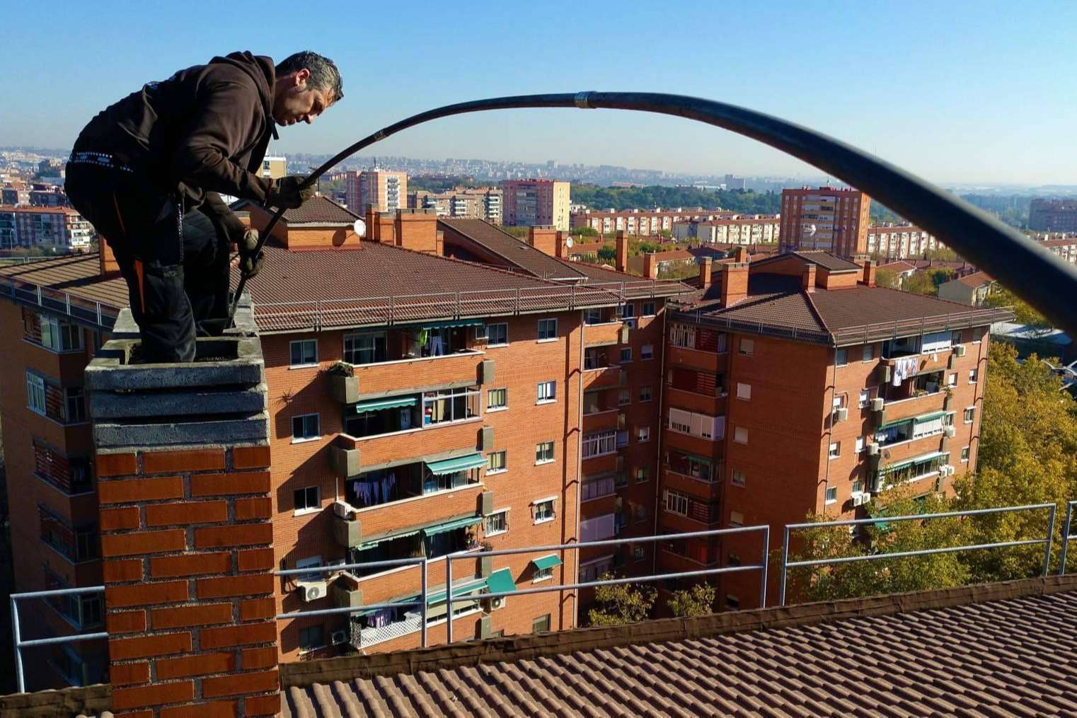 La importancia de limpiar las chimeneas, por Su DESHOLLINADOR