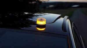 DGT: por qué no debes comprar las nuevas luces de emergencia
