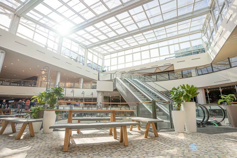 Luz y gastronomía llegan al corazón de L’Hospitalet con la renovación de La Farga