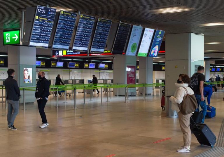 El número total de viajeros en 2021 alcanzó casi la mitad del nivel prepandemia