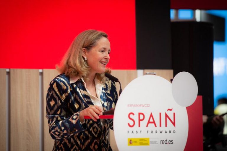 El Gobierno aprueba un PERTE para lograr una IA que «piense en español» dotado con 1.100 millones