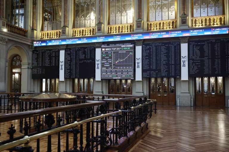 El Ibex 35 se desploma un 3,43% y pierde los 8.200 puntos