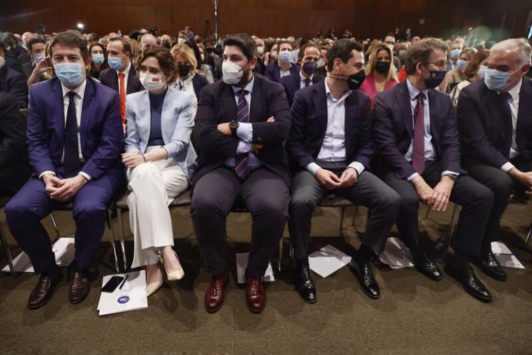 Feijóo da un paso más hacia su candidatura y anunciará su decisión este miércoles en la Junta Directiva del PP gallego