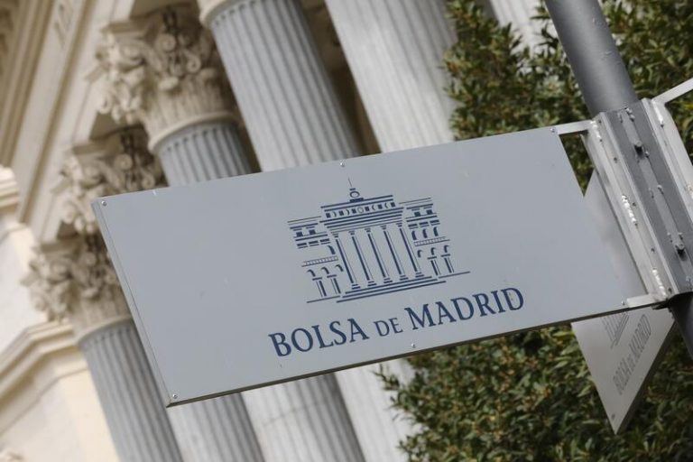 El Ibex 35 sube un 0,4% e intenta aferrarse a los 8.200 puntos