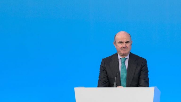 Guindos asume que la invasión rusa de Ucrania traerá más inflación y menos crecimiento