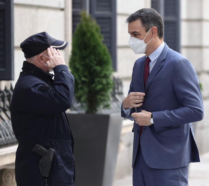 El Gobierno rechaza una crisis en su seno a pesar del rechazo de ministros de Podemos a enviar armas a Ucrania
