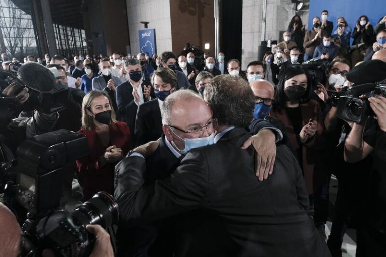 El número dos del PPdeG compromete a los afiliados un relevo «de forma ordenada y tranquila»