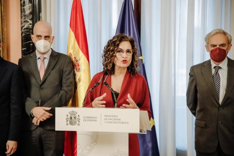 Montero asegura que Ayuso hace «confrontación» con la fiscalidad: «Nunca hemos hablado de subir impuestos»