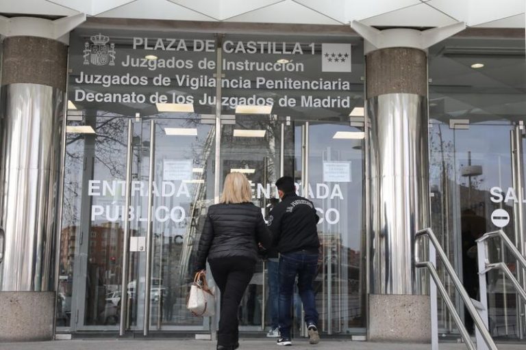 La jueza explora a las menores víctimas de la red de prostitución infantil que cayó en la ‘Operación Sana’