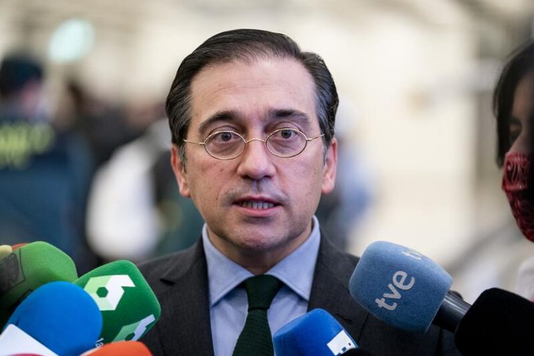 Albares condena el ataque ruso contra la central nuclear de Zaporiyia y llama a no escalar la guerra en Ucrania