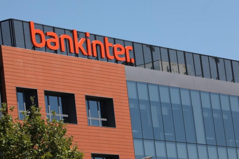 Bankinter lanza un servicio telefónico de atención preferente para los mayores de 65 años