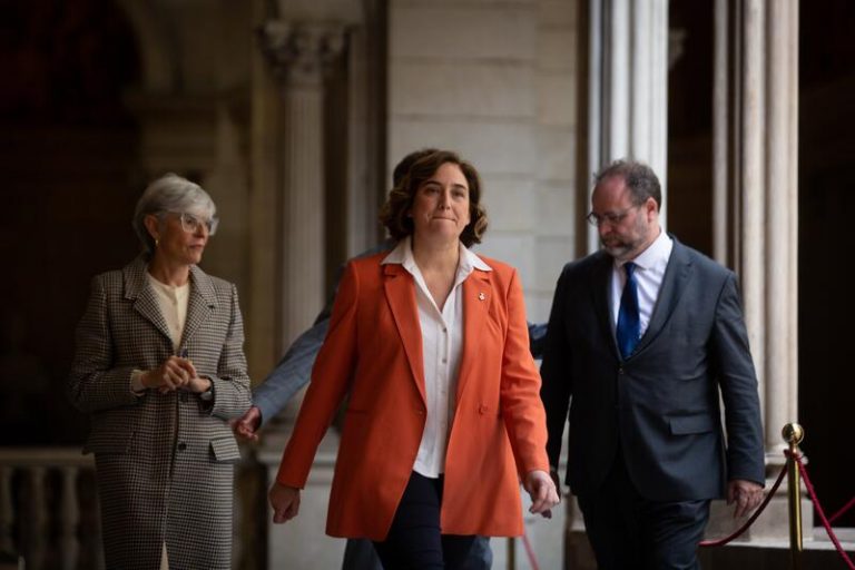 Colau asegura que no le asusta la «ofensiva judicial» y que seguirá defendiendo el bien común
