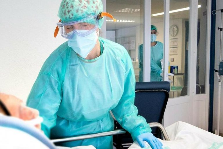 Castilla-La Mancha notifica 484 casos, 167 hospitalizados, 24 enfermos en UCI y 5 fallecidos