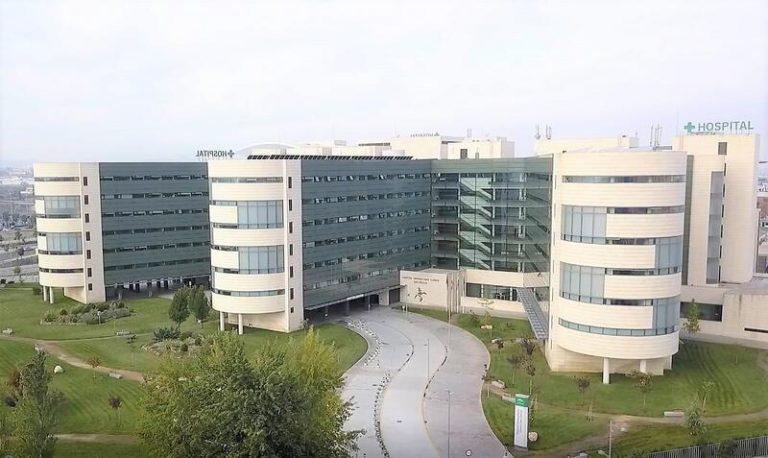 Andalucía baja 25 hospitalizados hasta 688 y los pacientes en UCI descienden en cinco hasta 90