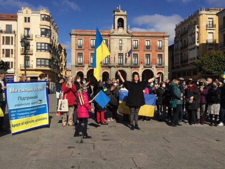 Cerca de 200 personas condena en Zamora la invasión y avisa de que Putin quiere «restaurar el imperio del mal»