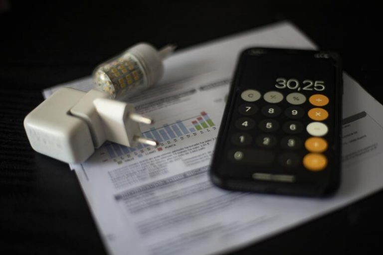 El precio de la luz marca su segundo registro más caro de la historia, hasta los 379,03 euros/MWh