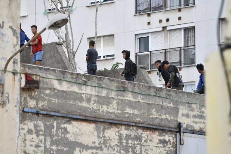 El Gobierno central y el de Ceuta recurren sentencias que exigen retornar a España a 14 menores devueltos a Marruecos