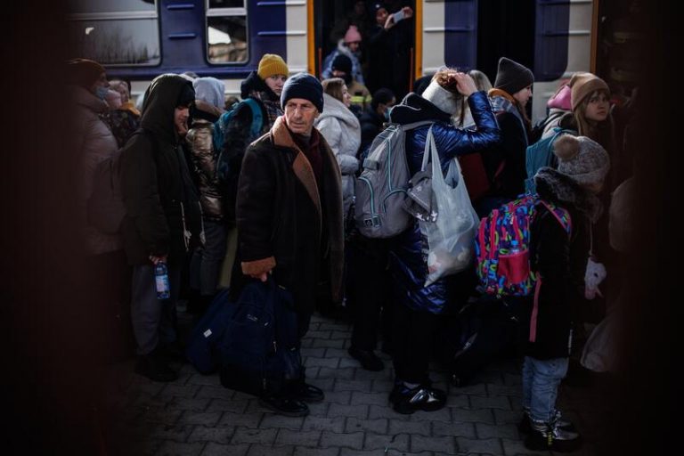 Un autobús con cerca de 60 ucranianos llegará desde Polonia esta semana a Sevilla y Huelva