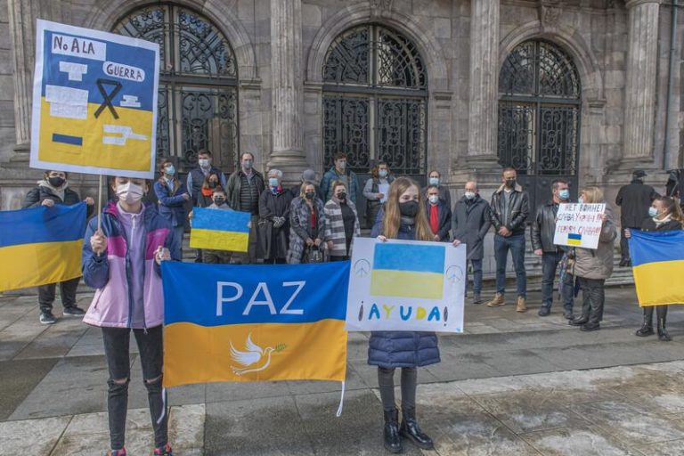 Torrelavega muestra su apoyo al pueblo ucraniano y pide el cese de la guerra