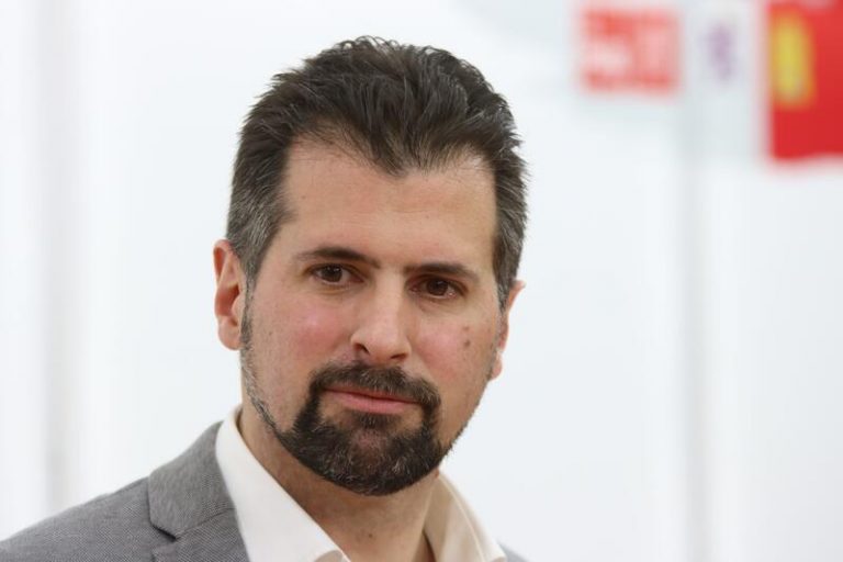Tudanca insta a Feijóo a «frenar el pacto» de Mañueco con Vox