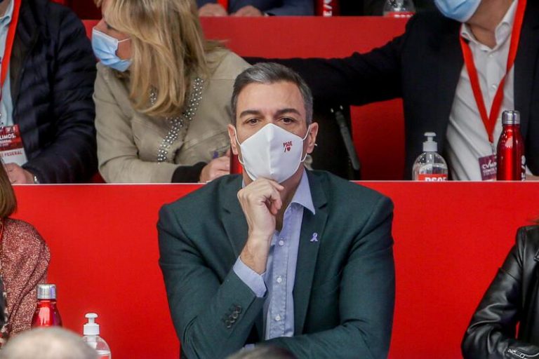 Sánchez anuncia que «pronto» se suprimirá la obligatoriedad de las mascarillas en el interior de los edificios