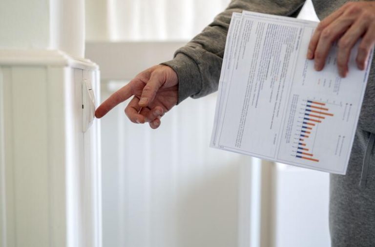 El precio de la luz se dispara y alcanza su máximo histórico este lunes, con 442,54 euros/MWh