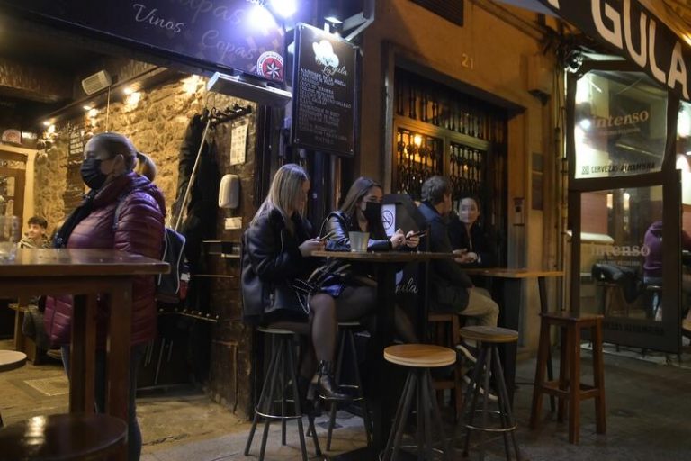 Los contagios bajan hasta los 1.637 en Galicia, pero repunta la presión hospitalaria