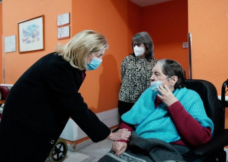 Las cerca de 500 residencias de mayores de Madrid vuelven «casi» a la normalidad tras ómicron