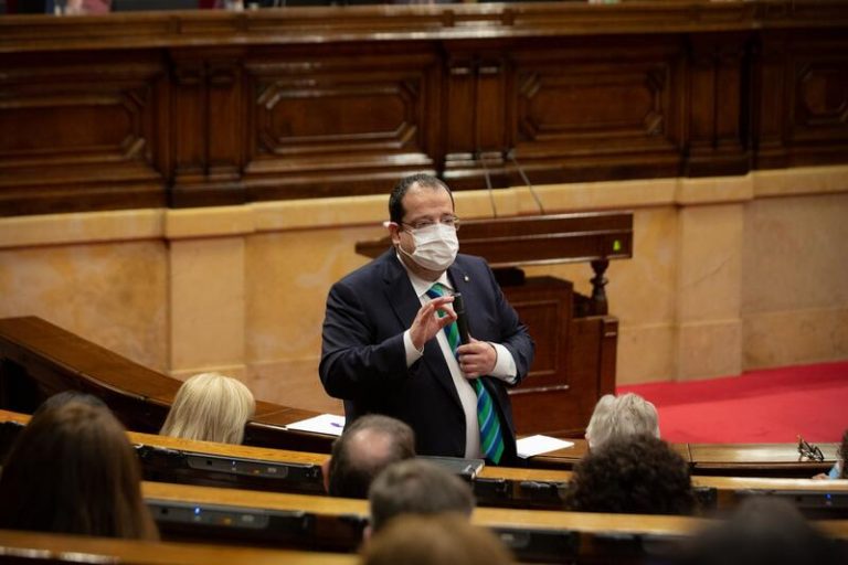 El conseller Interior afea a PSOE y UP que critiquen la Ley Mordaza mientras «sigue vigente»